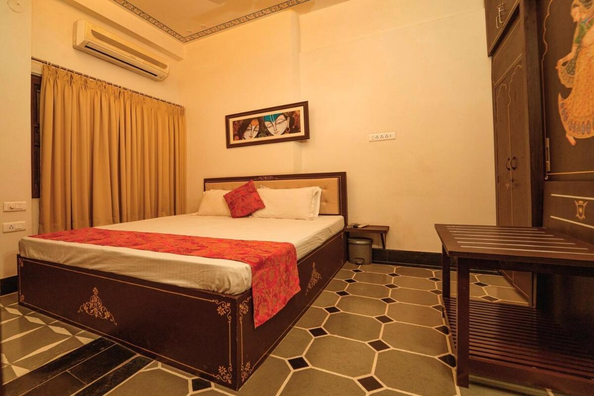 Santosh Villa - The House Of Antiques And Art Udaipur Bagian luar foto