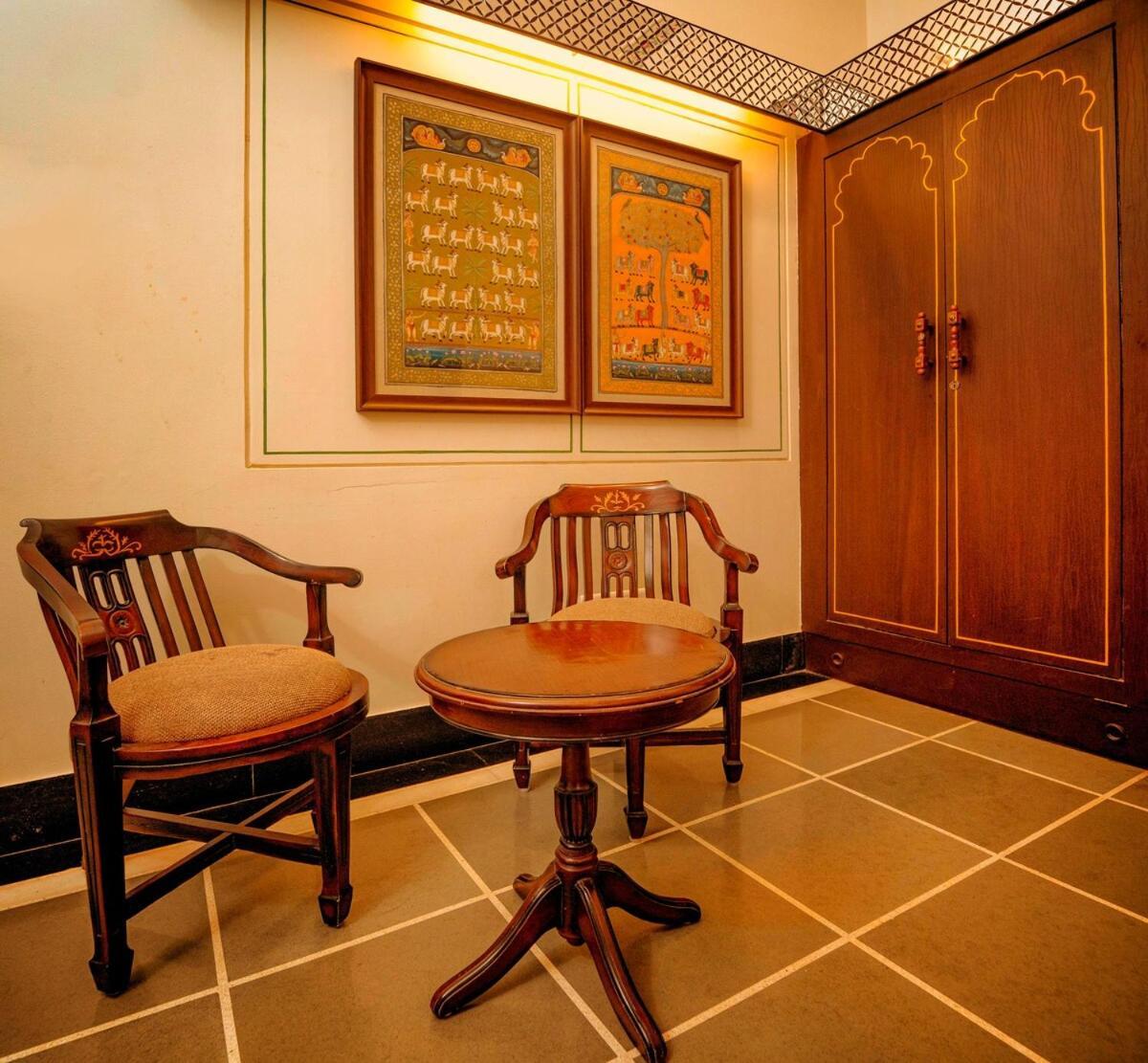 Santosh Villa - The House Of Antiques And Art Udaipur Bagian luar foto