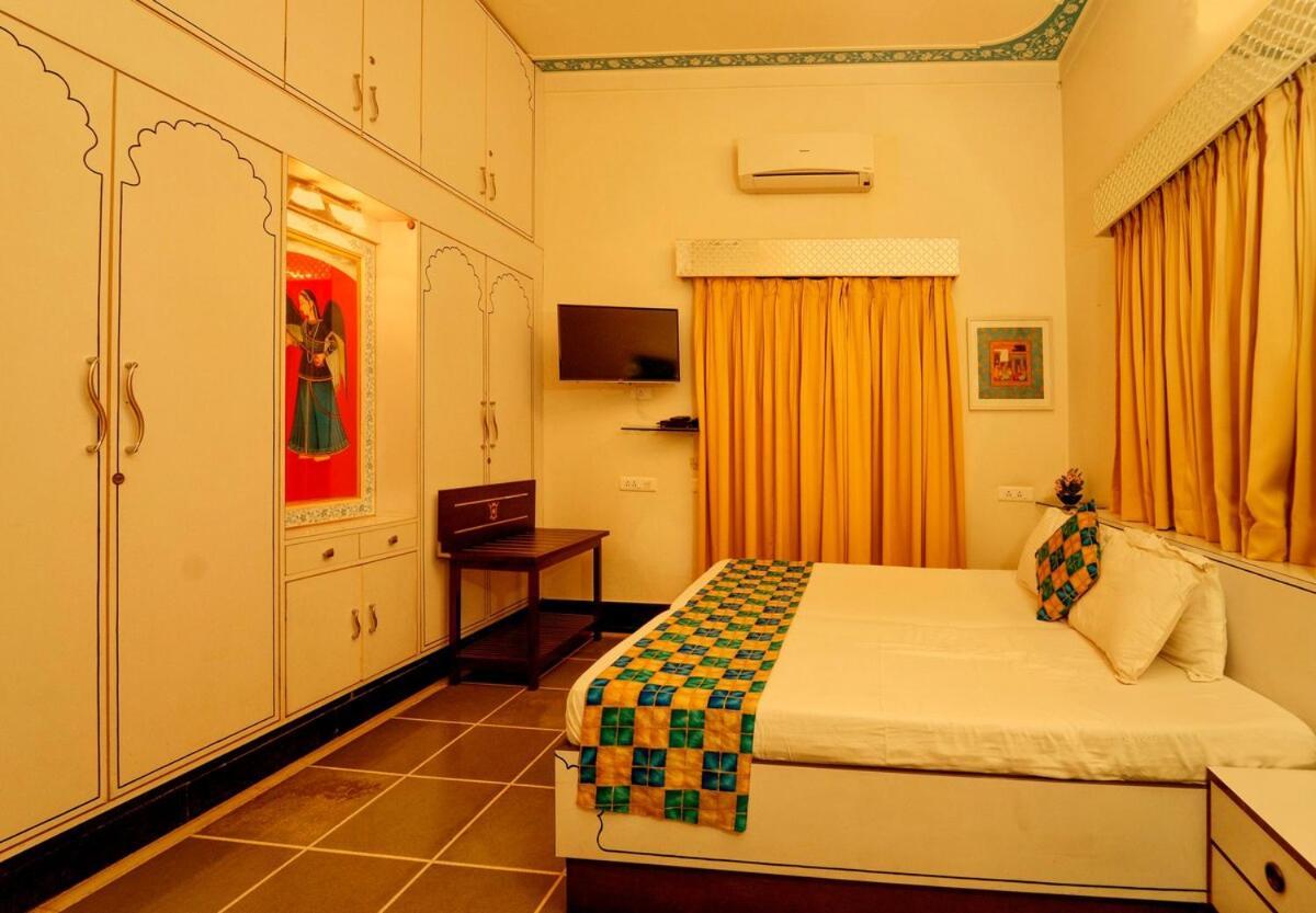 Santosh Villa - The House Of Antiques And Art Udaipur Bagian luar foto
