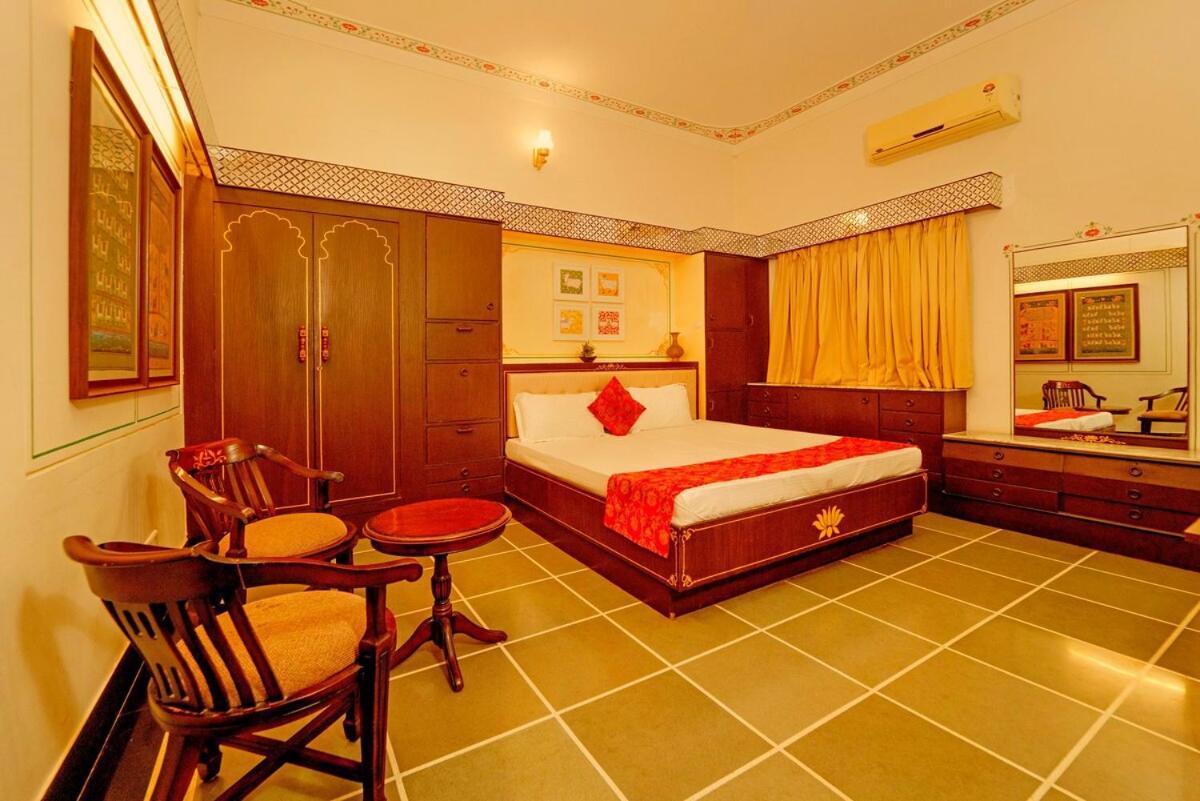 Santosh Villa - The House Of Antiques And Art Udaipur Bagian luar foto