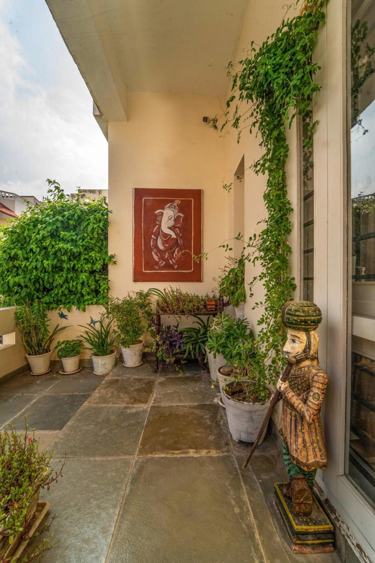 Santosh Villa - The House Of Antiques And Art Udaipur Bagian luar foto